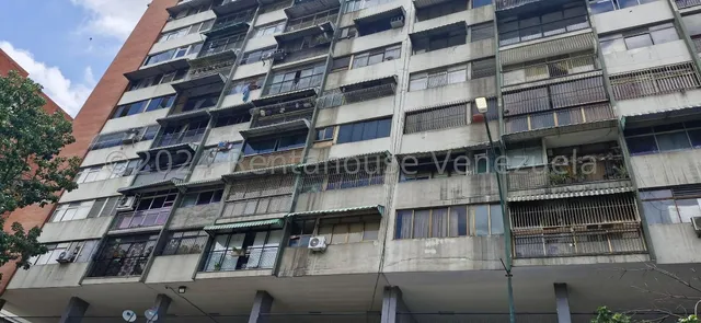 Yb Se Vende Funcional Apartamento Duplex En Los Ruices #25-4000