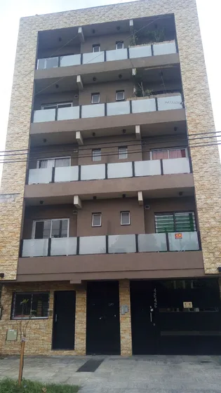 Departamento Alquiler 2 Ambientes. Planta Baja Al Frente - Remedios De Escalada