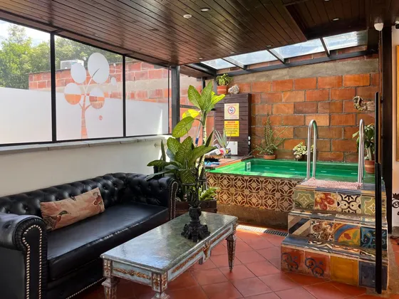 Hostal En Venta En El Poblado Barrio Los Naranjos
