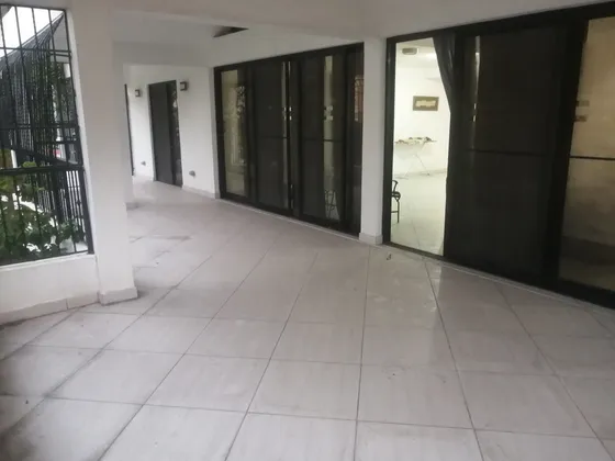 Casa Villa Aura 392mt2 Solar 3 Niveles(2 Niveles De 2 Casas 1 De Apto) 9 Habs 7.5 Baños Marquesina 4 Vehículos Cerrada Zona Residencial Exclusiva Del Sector (inversión Asegurada)c/casa De Aprox.320mt2