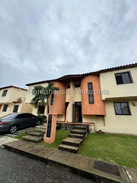 Venta Amplia Y Acogedora Casa Está Situada En Una Urbanización Privilegiada Parque Choroni Cabudare  # Contacta Tu Asesora Mehilyn Perez  #
