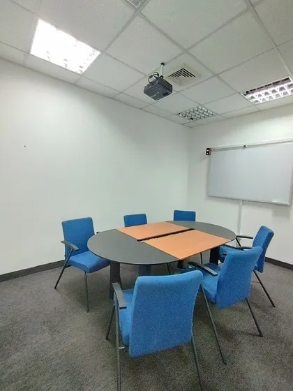 Alquilo Oficina Comercial De 120 M2, Ref. 950 (servicios Incluidos) - Urb. Prados Del Este.