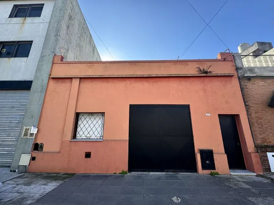 Venta De Hermosa Casa Con Amplio Galpon 