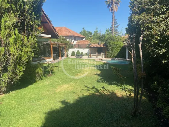 Casa En Venta De 5 Dorm. En Las Condes
