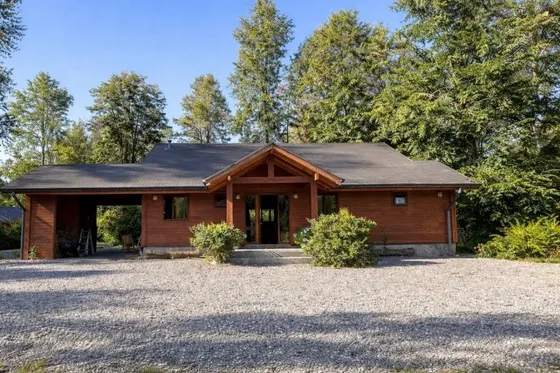 Casa Exclusiva En Parcela Rodeada De Bosque Nativo