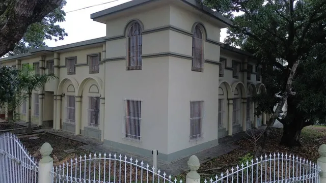 Se Alquila Casa De 1100 M En La Viña Av Principal Socc
