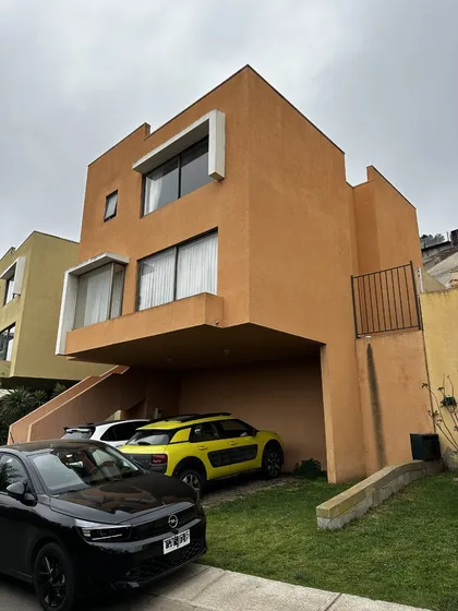 Casa Comoda En Condominio Cerrado, Sector Los Almendros