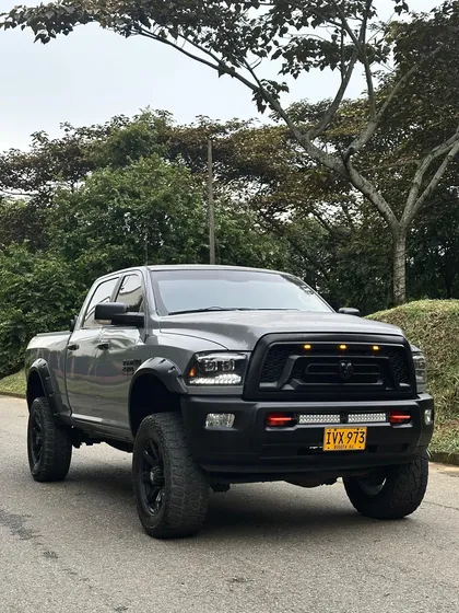 Dodge Ram 5.7 2500 Crew Cab Laramie