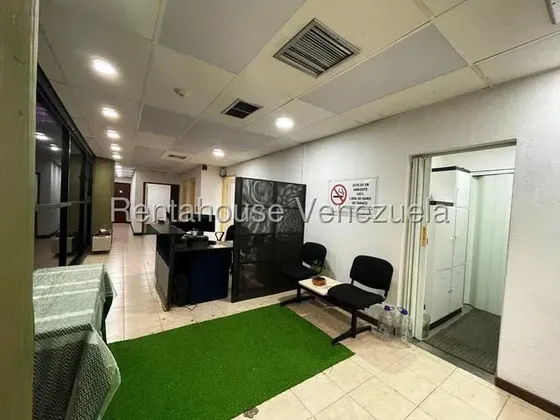 Magnífica Oficina De 196 M2 En Venta Ubicada En Excelente Zona Del Sureste De Caracas, En Un Centro Comercial