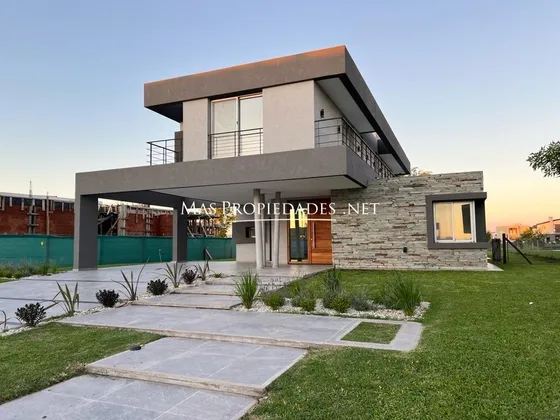 Casa En Venta En Terralagos Canning Parque Central
