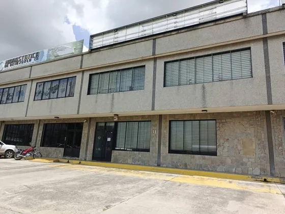 Yuraima Segura  Alquila  Local Comercial, Y Oficina Empresarial; En La Prolongación Avenida Michelena, Sector La Quizanda Valencia Estado Carabobo