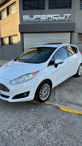 Ford Fiesta Kinetic 1.6 Titanium Powershift 120cv