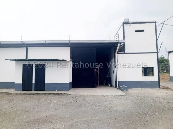 Bray Montoya Alquila Galpon Industrial Ubicado En Complejo De Galpones Al Oeste De Barquisimeto Consta De 96m2, Luz Trifásica, Vigilancia Las 24 Horas. 2#4#2#4#1#4#7 Bray Montoya                      