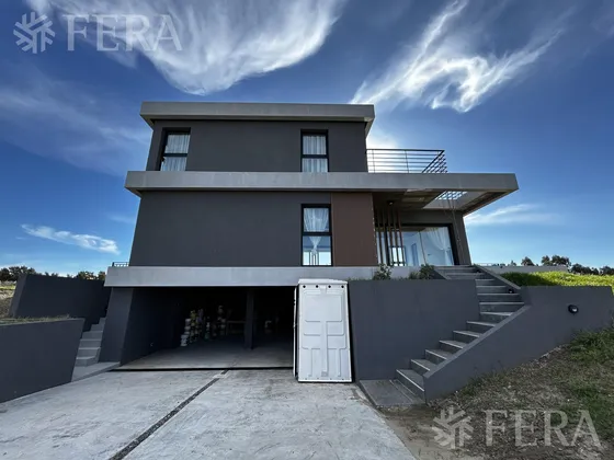Venta Casa 4 Ambientes Con Cochera Y  Piscina En Hudson
