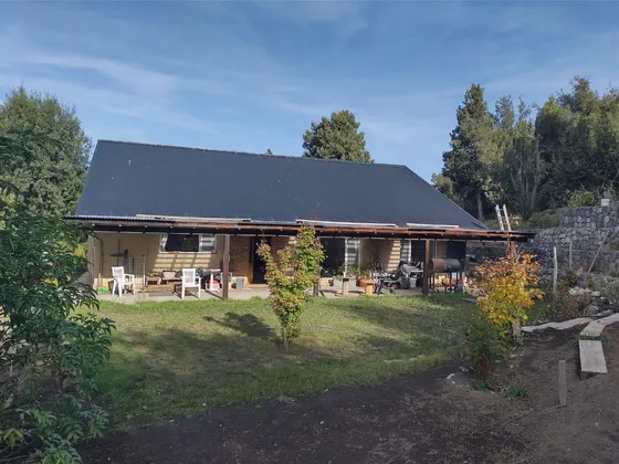 Casa En Venta - 3 Dormitorios 2 Baños - Cochera - 1.560mts2 - San Martín De Los Andes