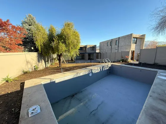 Arriendo Amplia Casa En La Dehesa, Nueva (96031)