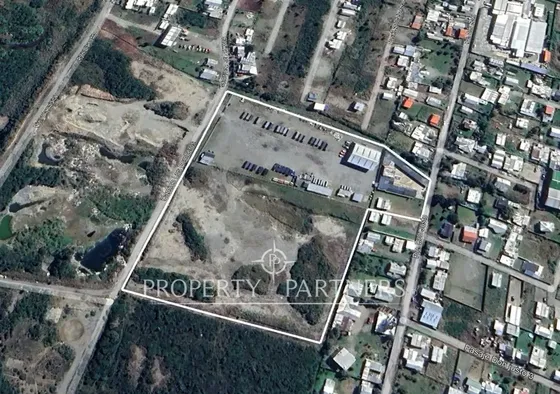 Gran Terreno Con Edificaciones En Senda Sur, Puert...