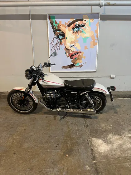 Moto Guzzi V9 Roamer 
