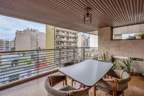 Excelente Piso - Venta - 6 Amb - 2 Balcones - Cochera - Frente - Flores Norte