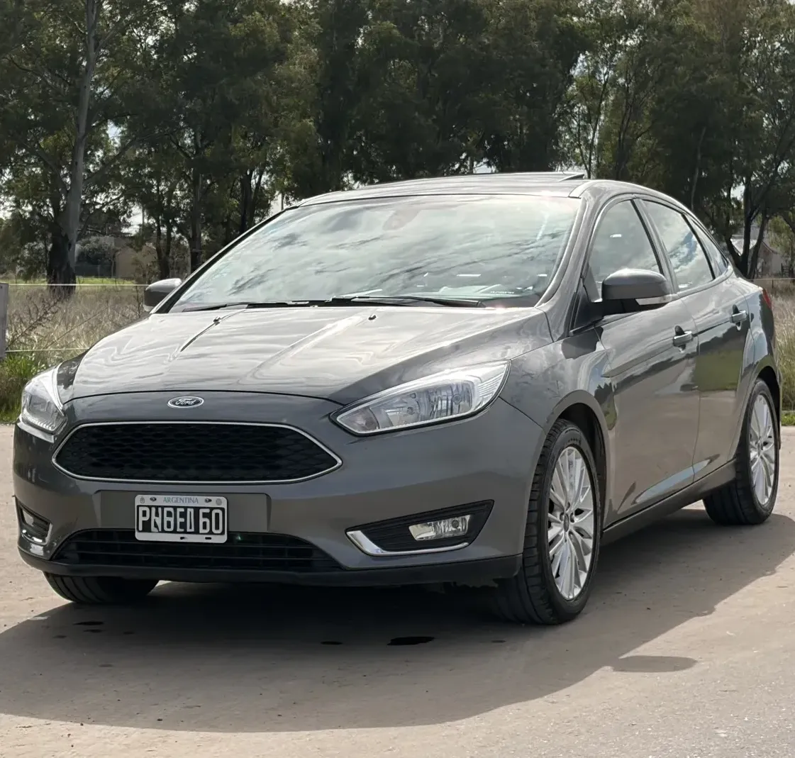Ford Focus III 2.0 Sedan SE Plus MT