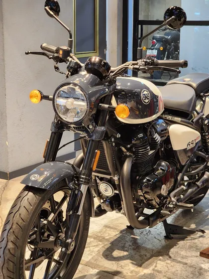 Royal Enfield Shotgun 650
