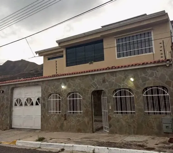 Casa En Venta En La Urbanizacion Lomas De La Esmeralda, San Diego. Ab