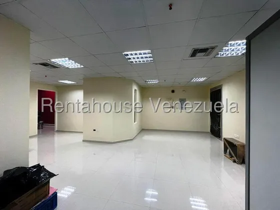 Alquiler De Oficina /  Los Dos Caminos  Mg  5-9253