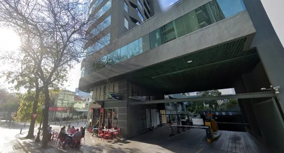 Inversión Segura: 3 Estacionamientos Techados En Providencia