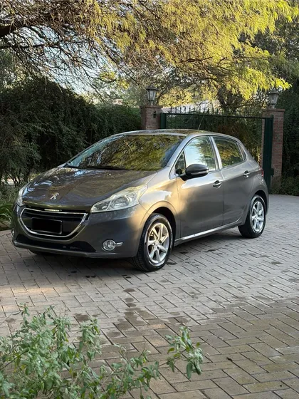 Peugeot 208 1.6 Allure Touchscreen