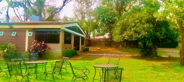 Casa Quinta En Esquina Con Piscina En El Barrio Kennedy: 6 Habitaciones Y 12 Baños