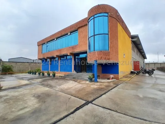 Galpón Venta Cerca  Av. Henry Ford Con Departamento, Con Apartamento Residencial Oficina, Mezzanina , Facil Acceso Para Gandolas Valencia Carabobo Leida Falcon  Lf24-17900