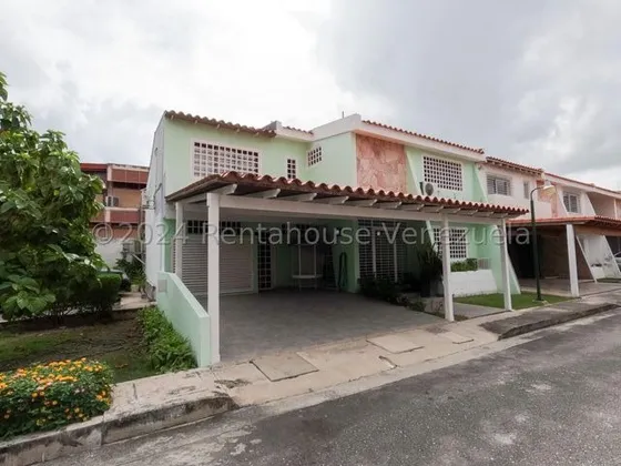 Sara Pastran Vende Linda Casa En El Este De Barquisimeto Conjunto Exclusiva Código 24-19045 Sps