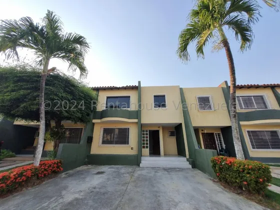 Rosa Rodríguez Vende Casa En Urb. Royal Park, Cabudare 25-6032