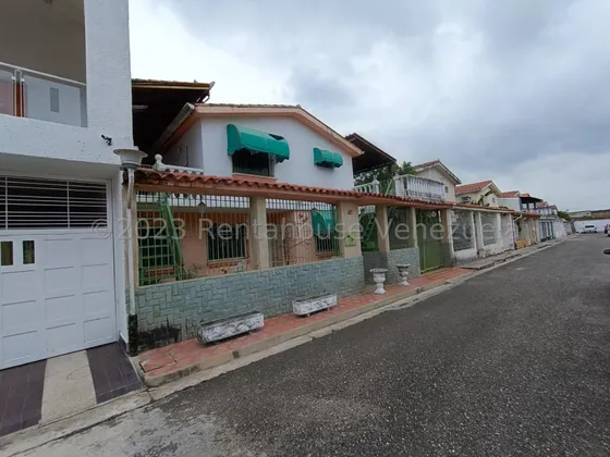 Vende Hermosa Y Acogedora Casa  Urbanización San Omero Ii, Aragua 25-15414 Irrr