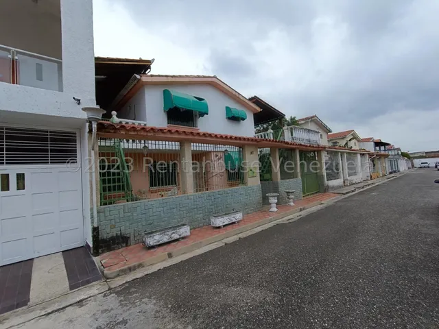 Vende Hermosa Y Acogedora Casa  Urbanización San Omero Ii, Aragua 25-15414 Irrr