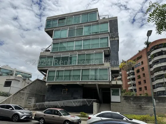 Elegante Apartamento Tipo Loft Dúplex En Campo Alegre. #24-22638