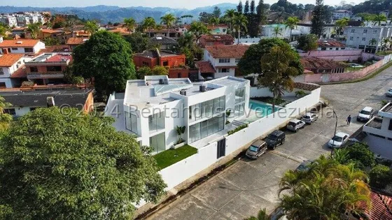 Casa En Venta En Lomas De La Lagunita Gi