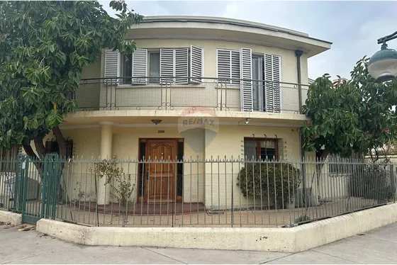 Casa Esquina De 430 M² En Ñuñoa