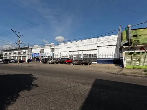 Estefani Salon R.a.h, Alquila Galpon De 1.300mt2, Zona Centro De Barquisimeto/26-19308