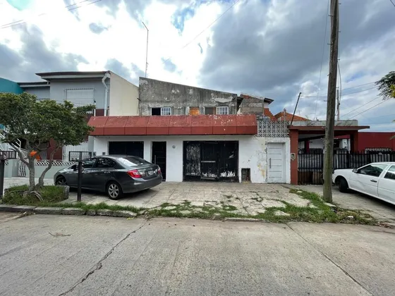 Casa A Refaccionar Con Posibilidad A Multifamilar