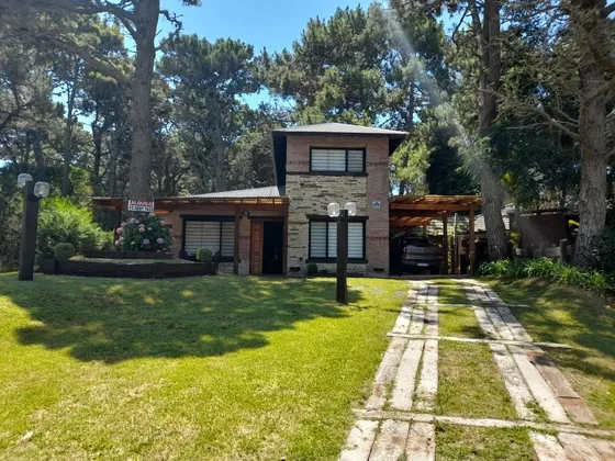 Costa Del Este 4 Dormitorios Y 3 Baños 
