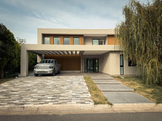 Casa En Venta En Barrio Privado Don Joaquín  4 Habitaciones | 5 Ambientes