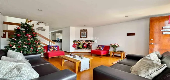 En Venta Casa De 2 Niveles Con Una Ubicación Estratégica En Chia (18216).