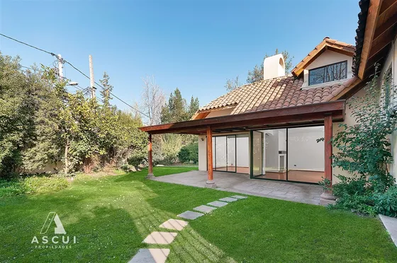 Casa En Venta De 5 Dorm. En Lo Barnechea