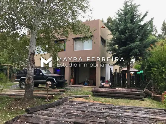 Venta De Casa 6 Amb. En Barrio  Las Fuentes . Tristan Suarez