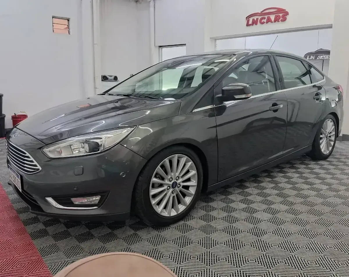 Ford Focus III 2.0 Sedan Titanium Mt