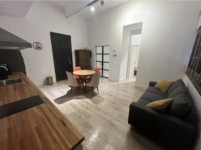 Alquiler Apartamento 2 Dormitorios Amoblado, Todos Los Servicios Incluidos / Palacio Salvo · Foto 1