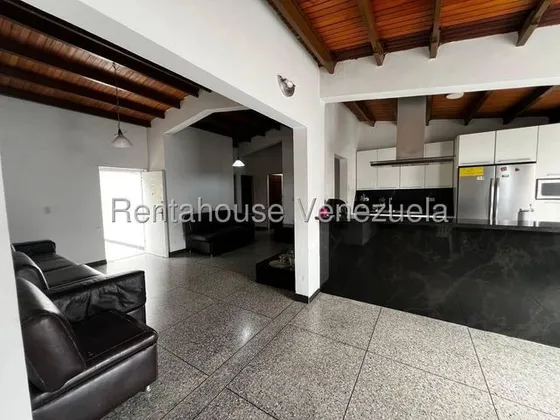 Erika Armeya Vende, Casa En La Urbanizacion Santa Cecilia En La Avenida Ribereña De Cabudare. Flex: 25-17949