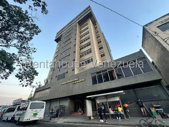Oficina En Venta En Barquisimeto Av Venezuela Con Un Área De 67m2 Con Todos Los Servicios Básicos Operativos Cod 25 16724 Soy Gabi Irastorza                                                            
