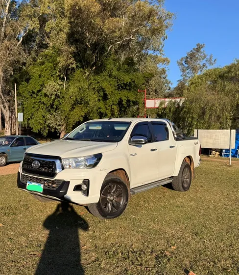 Toyota Hilux 2.7 D.cab. Srv 4x4